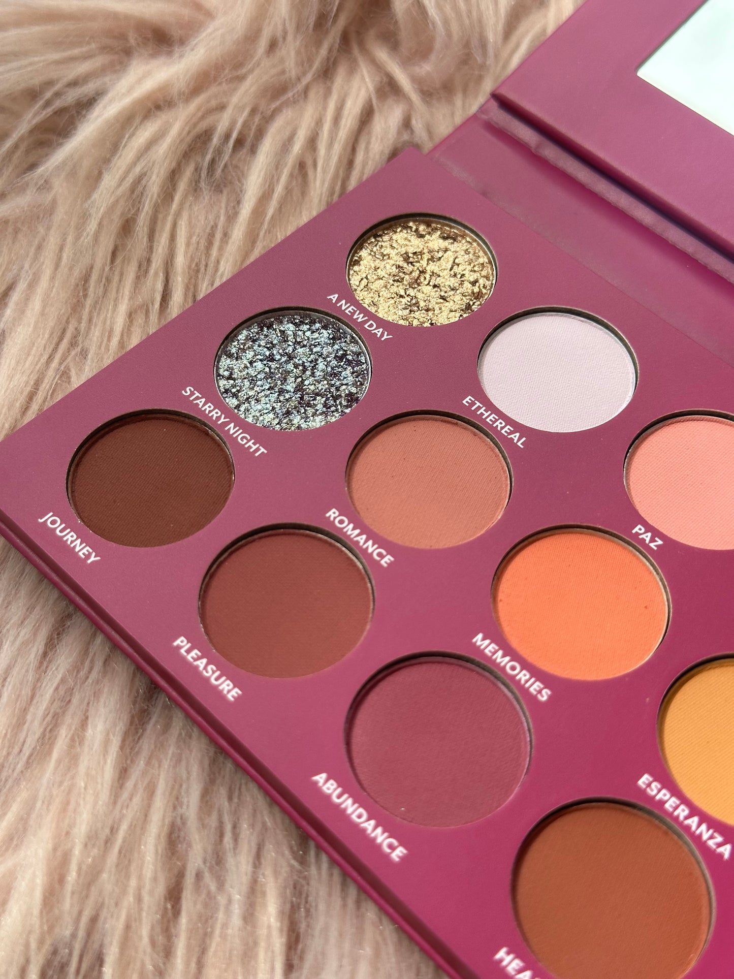 TRESLUCE MIDNIGHT DESEOS EYESHADOW PALETTE