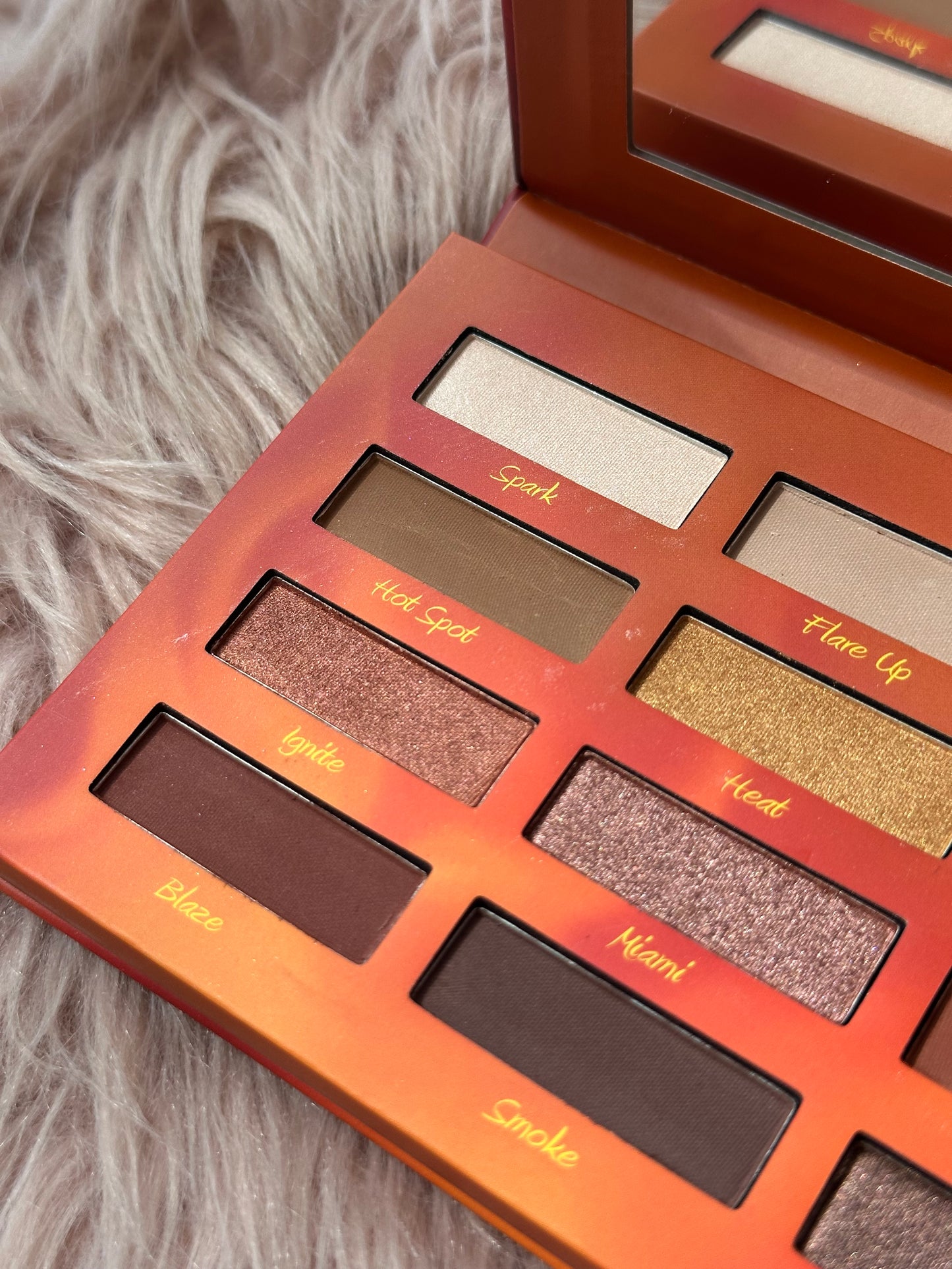 BEAUTY CREATIONS HOT FIRE PALETTE
