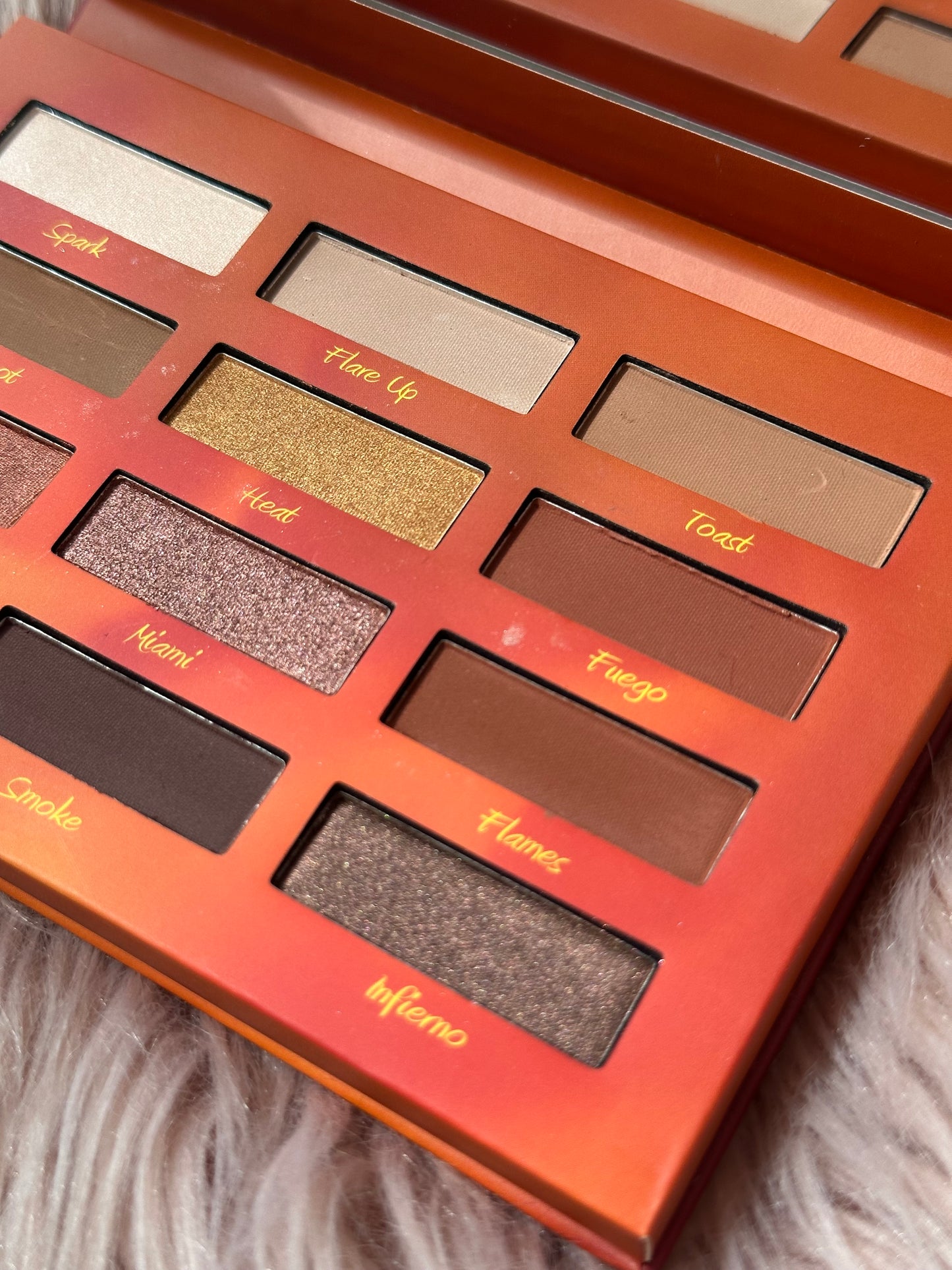 BEAUTY CREATIONS HOT FIRE PALETTE