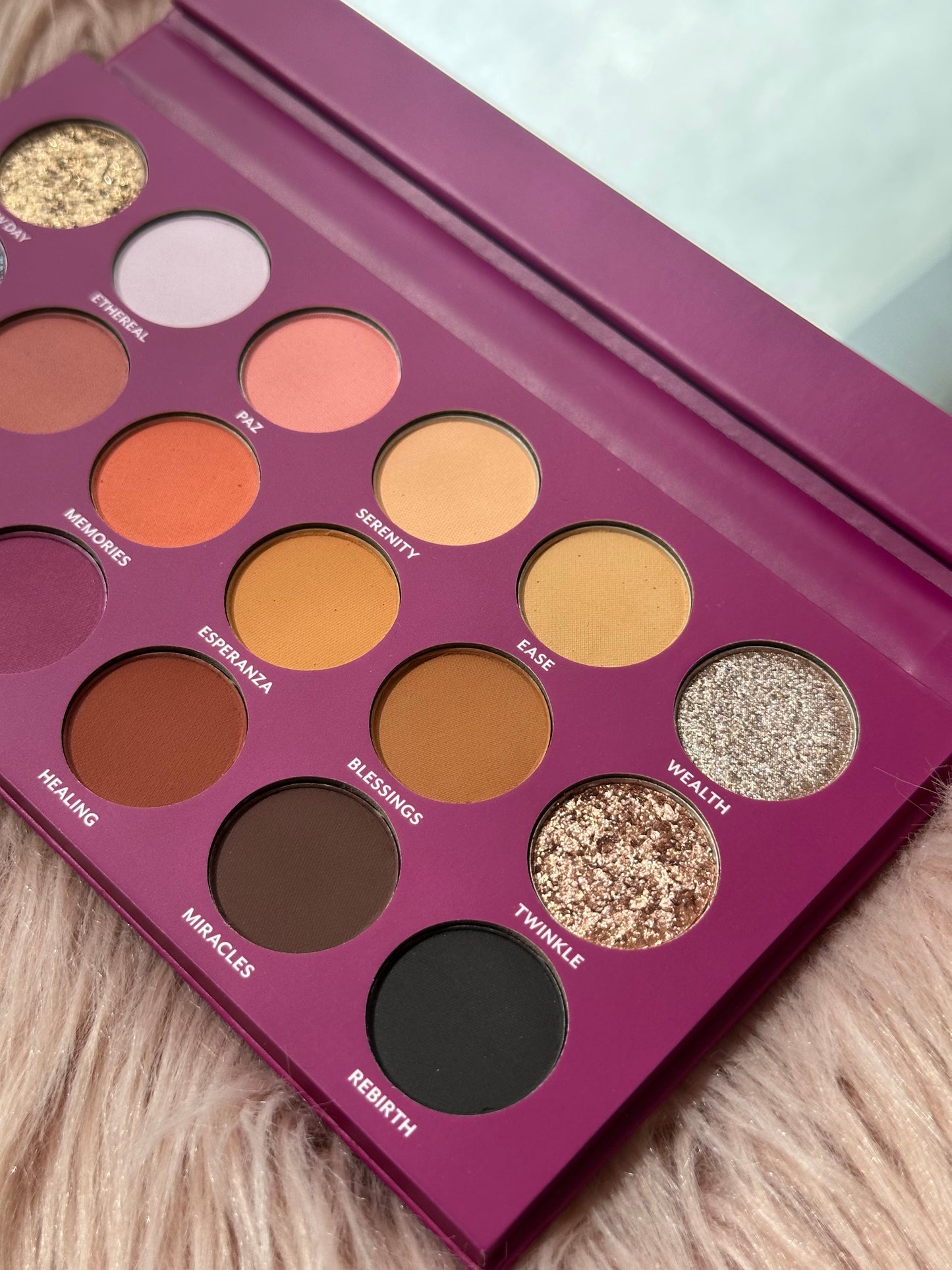 TRESLUCE MIDNIGHT DESEOS EYESHADOW PALETTE