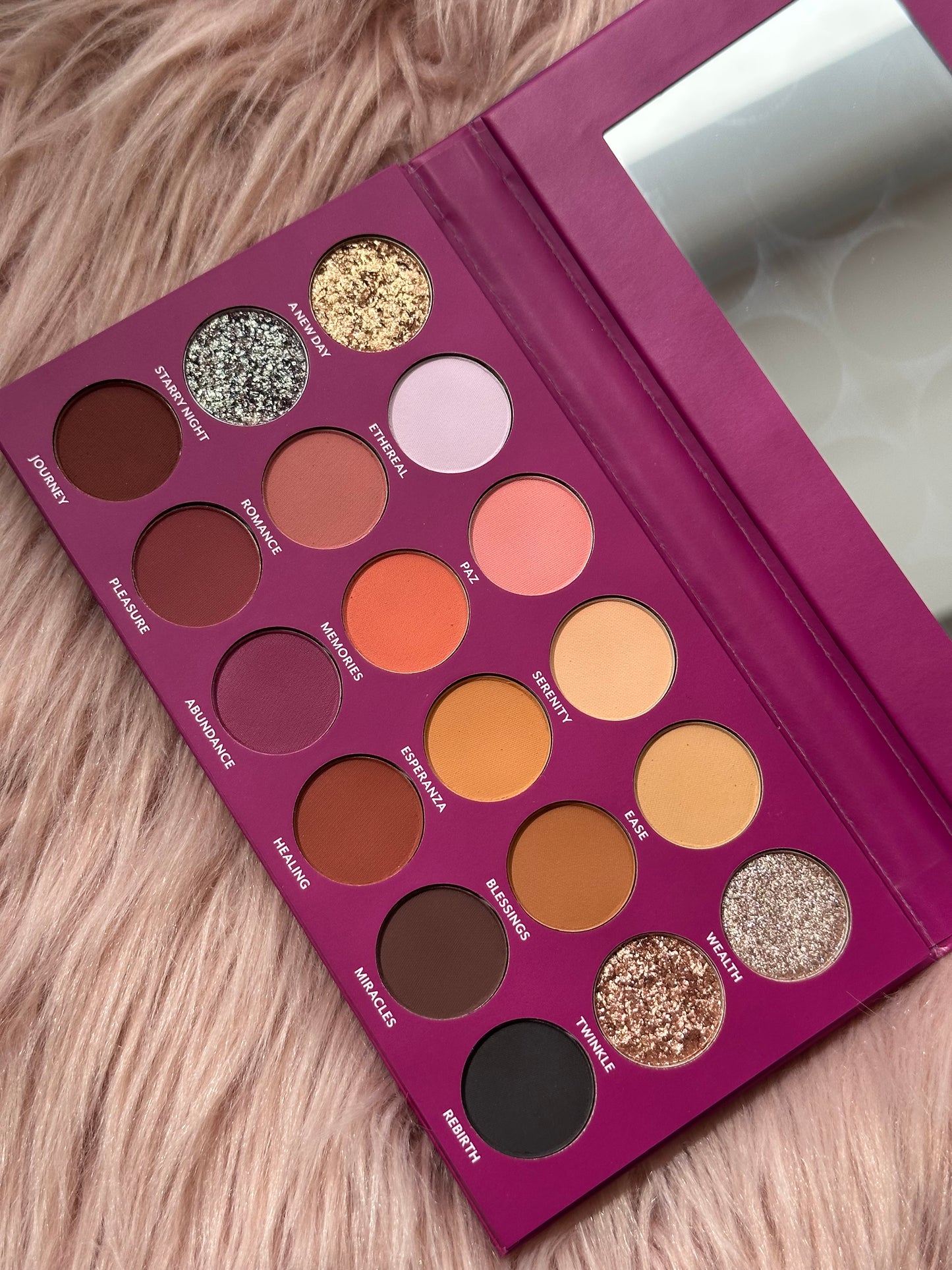 TRESLUCE MIDNIGHT DESEOS EYESHADOW PALETTE